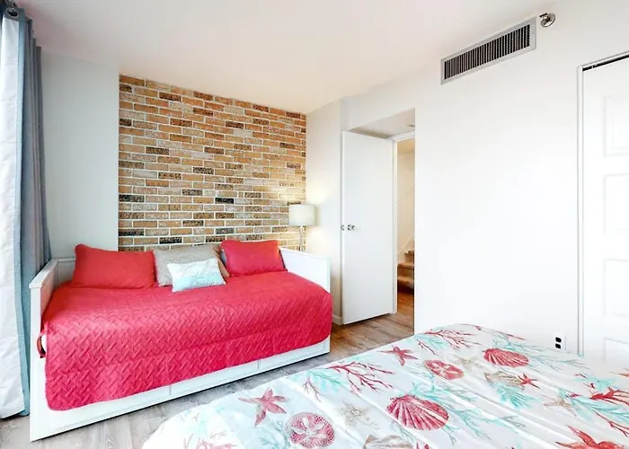 Сasa de vacaciones Oceanfront Getaway With Private Balcony Free Wifi Access & Shared Pool *