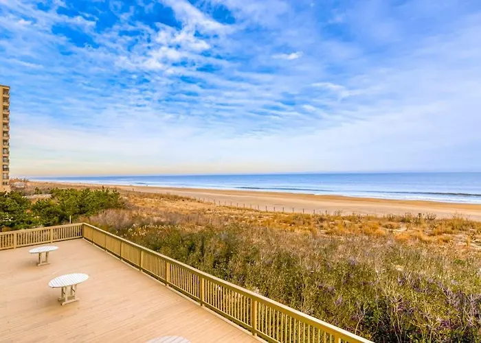Сasa de vacaciones Oceanfront Getaway With Private Balcony Free Wifi Access & Shared Pool Ocean City